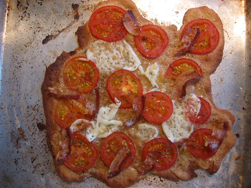 Pizza mozzarella pancetta tomato