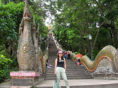 Wat Phrathat Doi Suthep (dragon staircase)