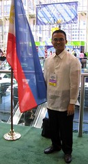 Posing with Philippine flag at SLA